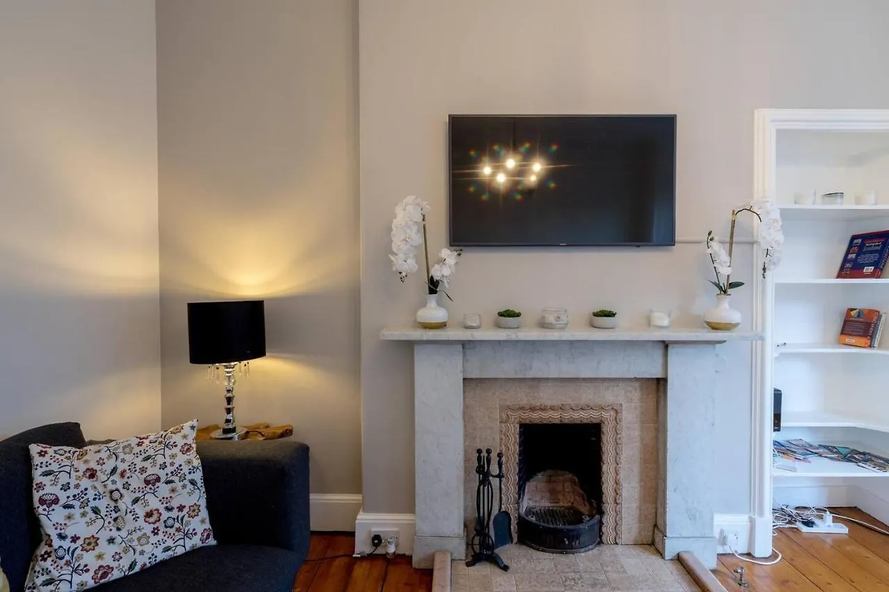 Edinburgh Serviced Apartment